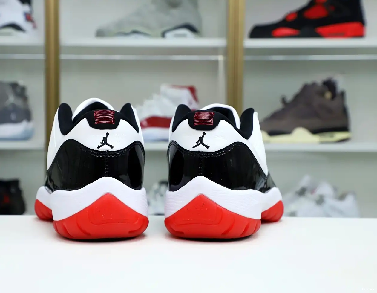 JORDAN 11 LOW AIR WHITE BRED 0505